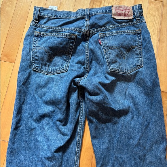 Classic Blue Levi’s Jeans Relaxed straight - Picture 7 of 8